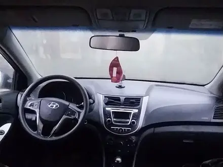 Hyundai Solaris 2015 года за 3 700 000 тг. в Караганда – фото 3