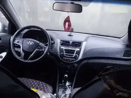 Hyundai Solaris 2015 года за 3 700 000 тг. в Караганда – фото 4