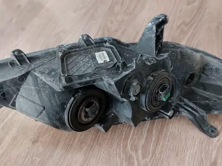 Тойота Сиенна передняя фара за 80 000 тг. в Атырау – фото 2