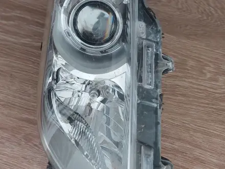 Тойота Сиенна передняя фара за 80 000 тг. в Атырау