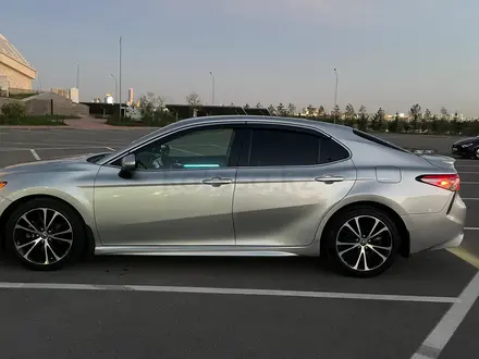 Toyota Camry 2018 года за 11 500 000 тг. в Астана – фото 3