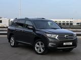 Toyota Highlander 2011 года за 13 300 000 тг. в Караганда