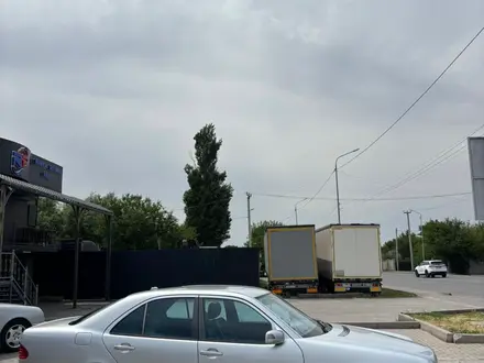 Mercedes-Benz E 320 2001 года за 6 700 000 тг. в Шымкент – фото 2