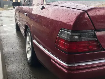 Mercedes-Benz E 280 1993 года за 2 500 000 тг. в Атырау – фото 4