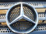 Решетка радиатора на Mercedes-Benz ML320 W163 за 40 000 тг. в Алматы – фото 2