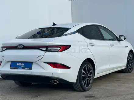 JAC J7 2023 года за 4 640 000 тг. в Уральск – фото 5