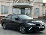 Toyota Camry 2017 года за 8 200 000 тг. в Жанаозен – фото 2