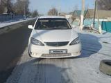 Toyota Camry 2004 года за 5 300 000 тг. в Актобе