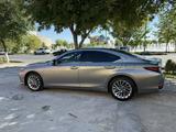 Lexus ES 300h 2019 годаүшін20 000 000 тг. в Алматы – фото 2