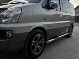 Hyundai Starex 2005 года за 7 500 000 тг. в Шымкент – фото 2