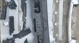 Задний пластиковый бампер Задняя маленькая дверь датчики насадки на глушите за 1 000 000 тг. в Алматы – фото 2