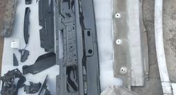 Задний пластиковый бампер Задняя маленькая дверь датчики насадки на глушите за 1 000 000 тг. в Алматы – фото 4