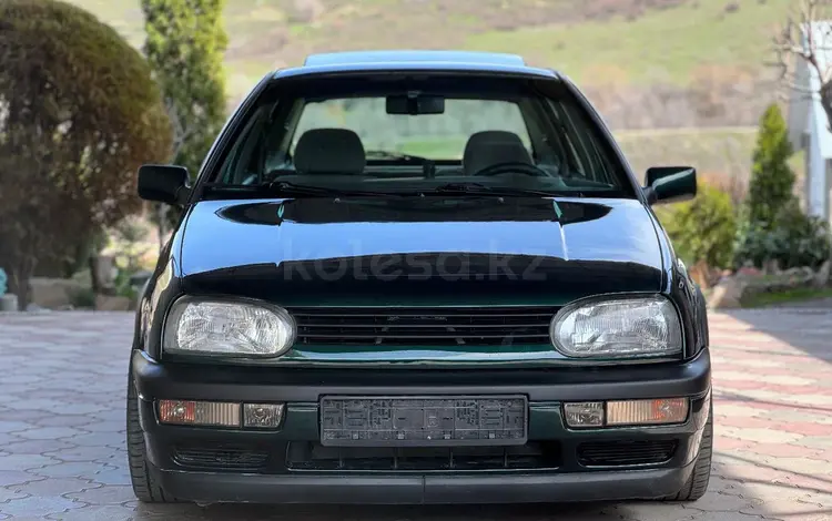 Volkswagen Golf 1996 года за 2 500 000 тг. в Алматы