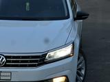 Volkswagen Passat 2018 года за 7 000 000 тг. в Уральск – фото 3