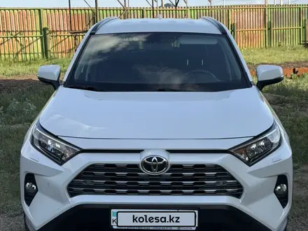 Toyota RAV4 2019 года за 15 000 000 тг. в Караганда