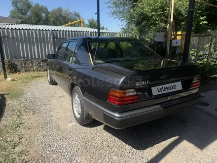 Mercedes-Benz E 230 1991 года за 2 700 000 тг. в Алматы – фото 4