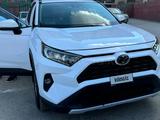 Toyota RAV4 2020 года за 10 500 000 тг. в Актобе – фото 3