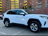 Toyota RAV4 2020 года за 10 500 000 тг. в Актобе