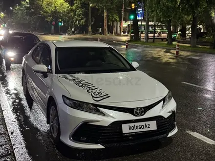 Toyota Camry 2021 года за 12 700 000 тг. в Алматы