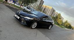 Toyota Camry 2018 года за 12 500 000 тг. в Астана – фото 2