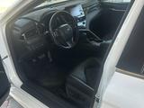 Toyota Camry 2021 года за 13 500 000 тг. в Алматы – фото 5