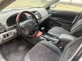 Toyota Camry 2003 года за 4 000 000 тг. в Актобе – фото 2