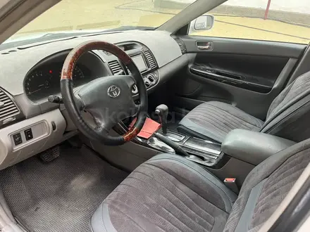 Toyota Camry 2003 года за 4 000 000 тг. в Актобе – фото 2