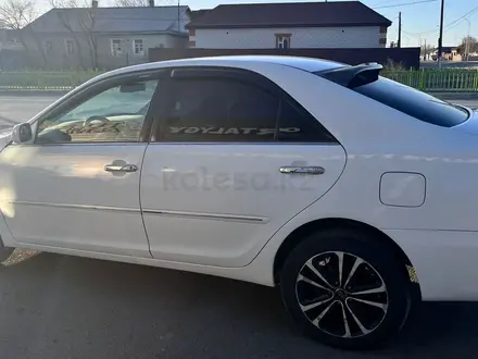 Toyota Camry 2003 года за 4 000 000 тг. в Актобе – фото 4