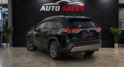 Toyota RAV4 2022 года за 13 800 000 тг. в Алматы – фото 3