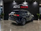 Toyota RAV4 2022 года за 13 800 000 тг. в Алматы – фото 4