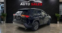 Toyota RAV4 2022 года за 13 800 000 тг. в Алматы – фото 4