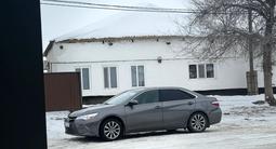 Toyota Camry 2015 года за 7 200 000 тг. в Атырау – фото 2