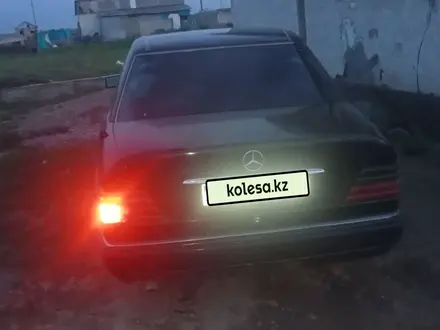 Mercedes-Benz E 220 1993 года за 1 850 000 тг. в Алматы – фото 3