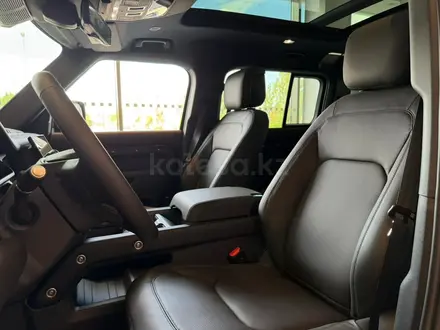 Land Rover Defender X-Dynamic SE 2026 года за 85 000 000 тг. в Астана – фото 4