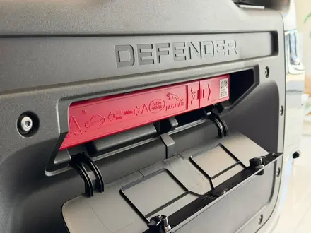 Land Rover Defender X-Dynamic SE 2026 года за 85 000 000 тг. в Астана – фото 12