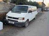Volkswagen Transporter 1999 годаүшін2 200 000 тг. в Сатпаев