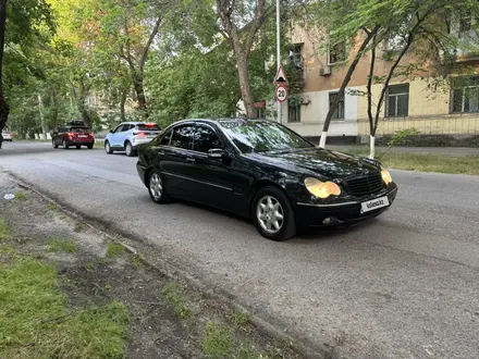 Mercedes-Benz C 200 2000 года за 1 950 000 тг. в Шымкент – фото 17