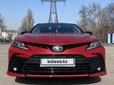 Toyota Camry 2021 года за 16 400 000 тг. в Алматы – фото 3