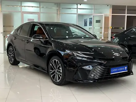 Toyota Camry Luxe 2025 года за 24 190 000 тг. в Петропавловск – фото 3