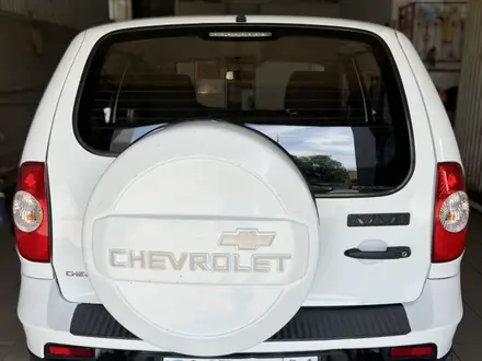 Chevrolet Niva 2014 года за 2 700 000 тг. в Атырау – фото 4