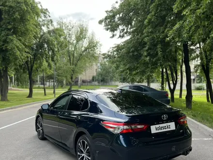 Toyota Camry 2019 года за 11 800 000 тг. в Алматы – фото 5