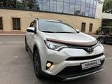 Toyota RAV4 2018 года за 17 500 000 тг. в Алматы – фото 2