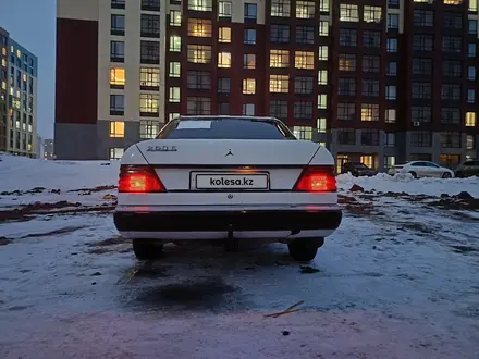 Mercedes-Benz E 260 1990 года за 2 000 000 тг. в Астана – фото 20