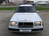 Mercedes-Benz E 260 1990 годаfor1 800 000 тг. в Астана