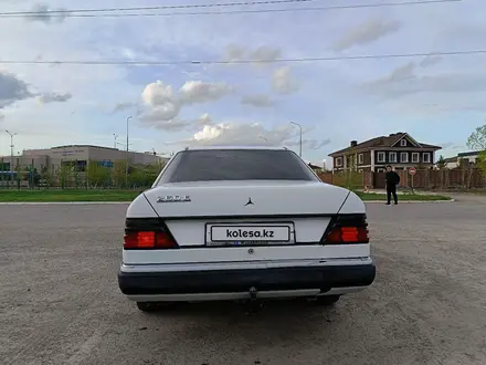 Mercedes-Benz E 260 1990 года за 2 000 000 тг. в Астана – фото 5