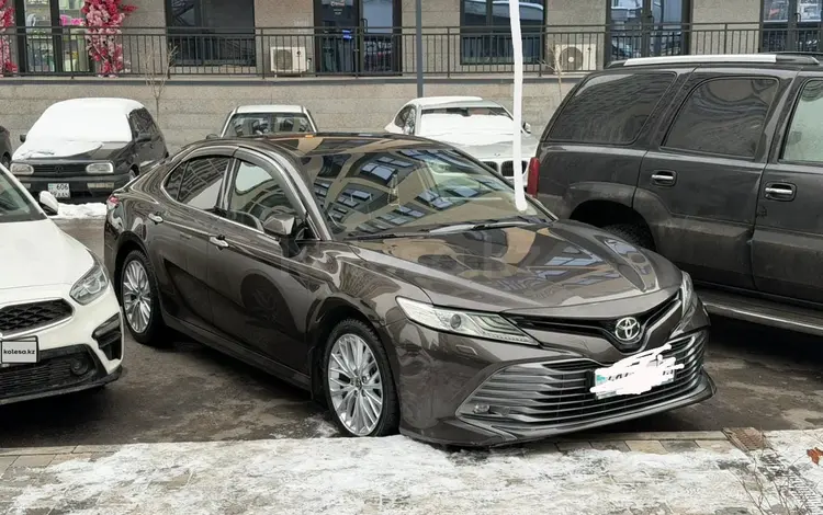 Toyota Camry 2019 года за 13 500 000 тг. в Алматы