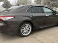 Toyota Camry 2019 года за 13 500 000 тг. в Алматы – фото 4