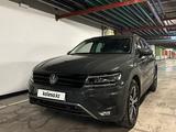 Volkswagen Tiguan 2017 года за 10 800 000 тг. в Алматы