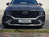 Hyundai Santa Fe 2021 годаүшін18 500 000 тг. в Караганда