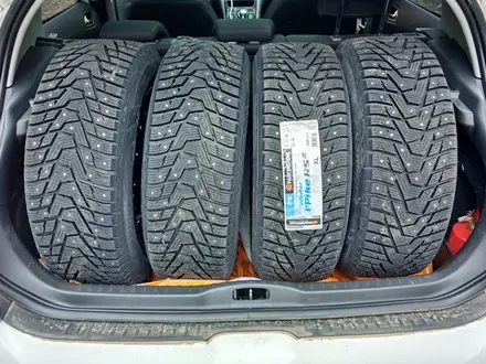 265-70-16 Hankook W429 Winter I-Pike RS2 за 82 500 тг. в Алматы